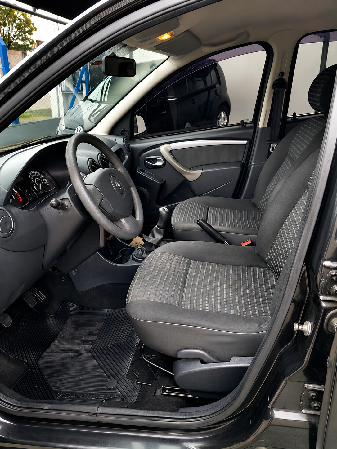 Renault Sandero 2012 — miniatura 5