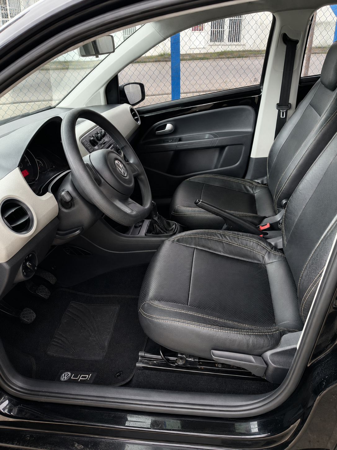 Volkswagen Up! Move TSI 2017 — miniatura 5